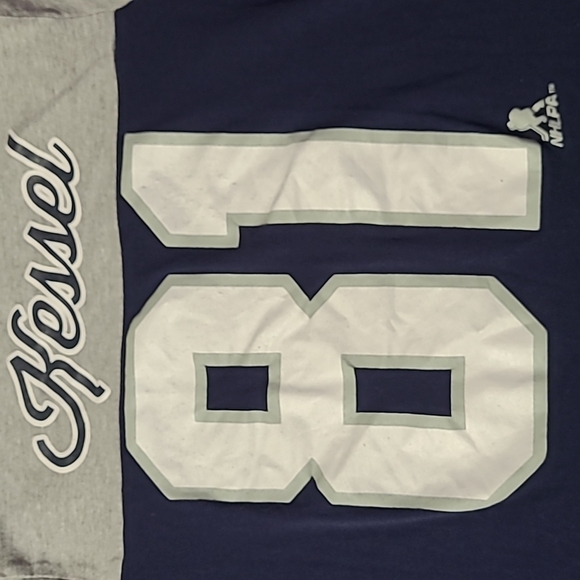 Toronto Maple Leafs Vneck - Picture 7 of 7